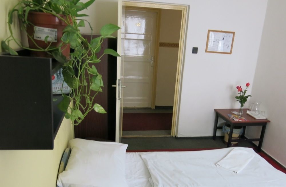 Dominik Panzio Bed & Breakfast Budapest Ngoại thất bức ảnh